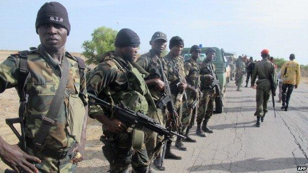 Cameroonian soldiers deploying as part of a reinforcement of its military forces against Nigerian Islamist group Boko Haram (17 June 2014)