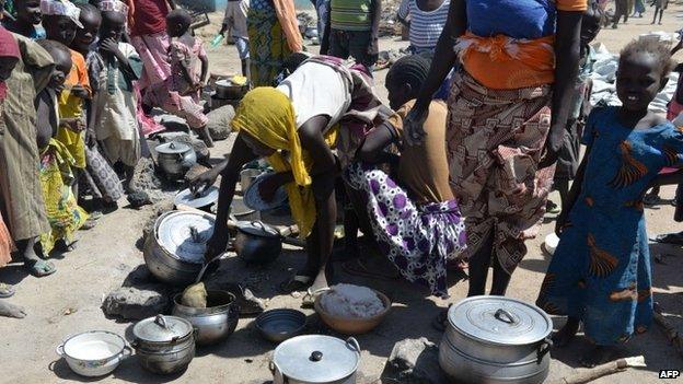 Women prepare food on 13 November 2014 in a camp for Nigerian refugees in Minawao, in the extreme north-west of Cameroon