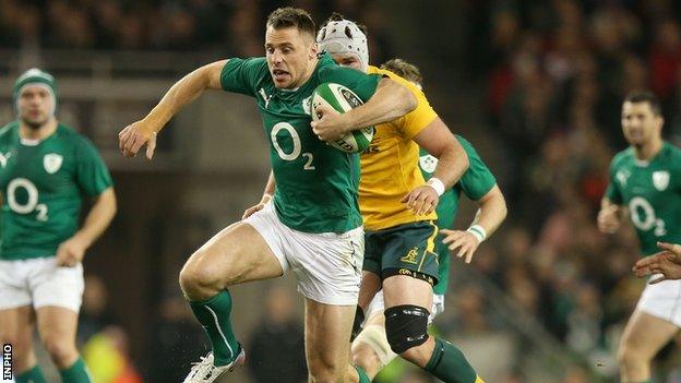 Tommy Bowe accelerates away from James Horwill