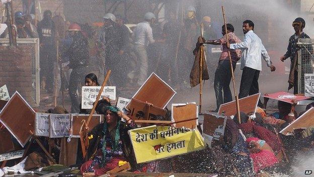 Rampal supporters confronting police