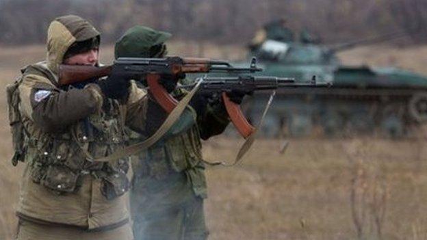 Pro-Russian militants test fire in an open field, in the eastern Ukrainian town of Ilovaisk on 18 November 2014