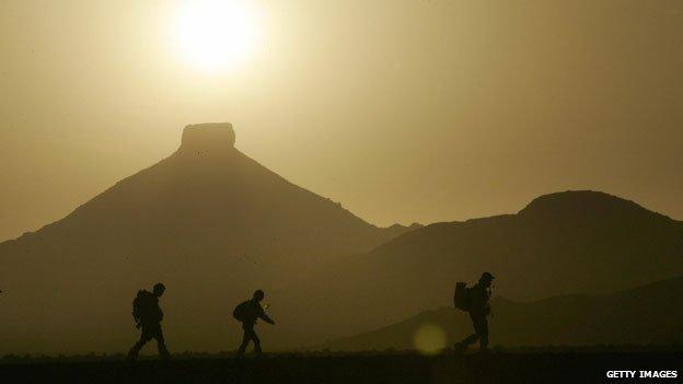 Marathon des Sables competitors battle a sandstorm in 2006