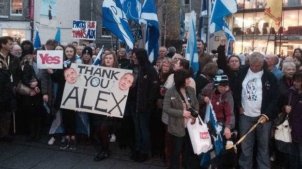 Crowds for Alex Salmond