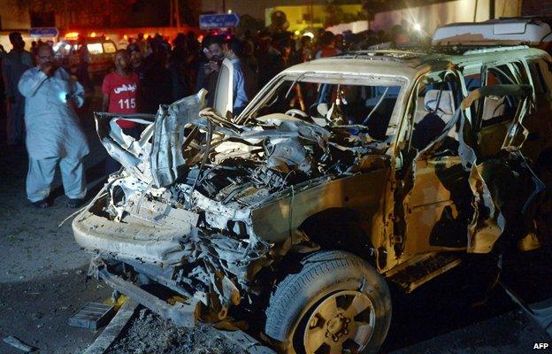 The wreckage of a car following a bomb attack targeting a senior police officer in Karachi on September 25, 2014.