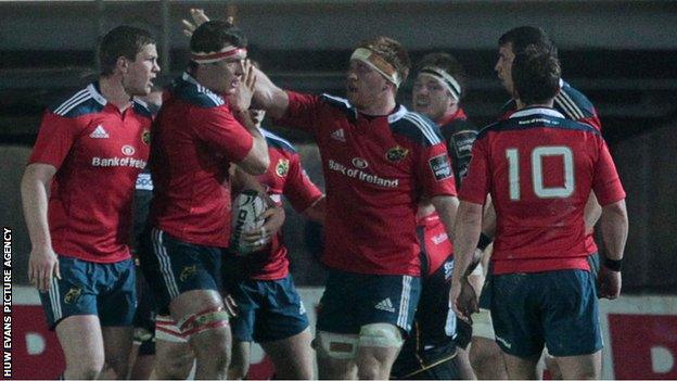 Munster celebrate Robin Copeland's try