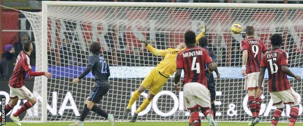 Jeremy Menez scores