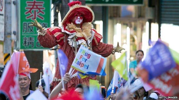 Supporters of Taipei mayoral candidate Ko Wen-je take part in carnival parade