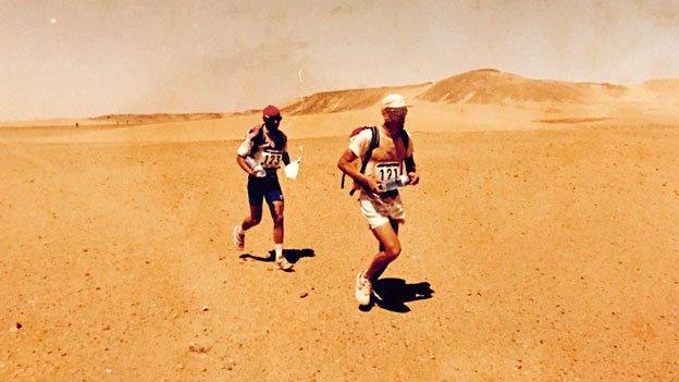 Mauro Prosperi and a fellow runner in the 1994 Marathon des Sables