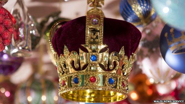 A crown bauble