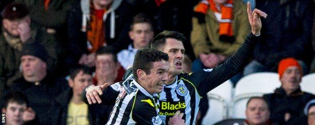 St Mirren players John McGinn and Steven Thompson