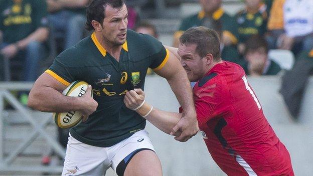 Gethin Jenkins tackles Bismarck du Plessis