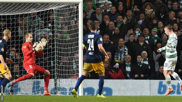 Leigh Griffiths missed a great chance to level the match at 2-2