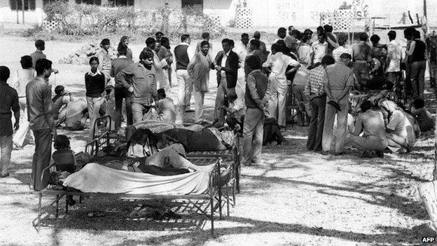 Victims of the Bhopal tragedy wait to be treated on December 04, 1984 at Bhopal's hospital.