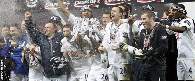 Tottenham win the League Cup in 2008