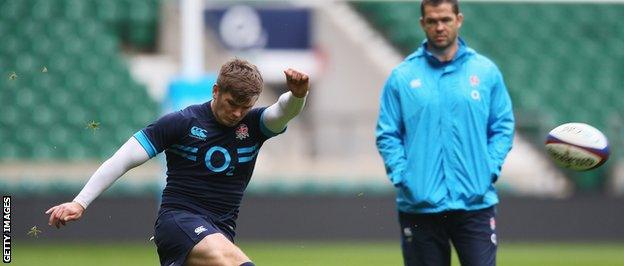 Andy Farrell watches son Owen during England training