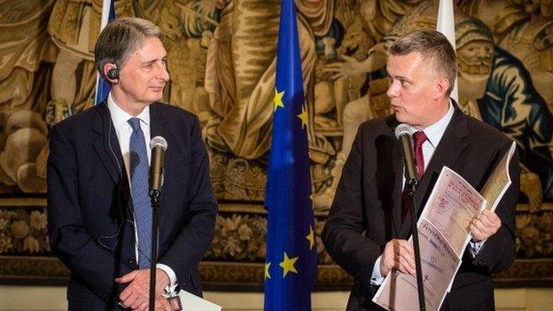 Foreign Secretary Philip Hammond (L) and Polish Defence Minister Tomasz Siemoniak (R) address a joint press-conference in Warsaw, Poland on July 28, 2014