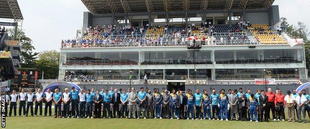 Players, officials and fans observed a period of silence n memory of Phillip Hughes