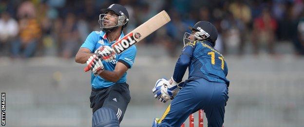 Ravi Bopara batting against Sri Lanka in the second ODI in Colombo