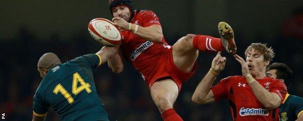 Leigh Halfpenny is tackled by Cornal Hendricks