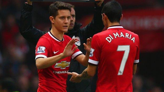 Ander Herrera replaces Angel Di Maria for Manchester United