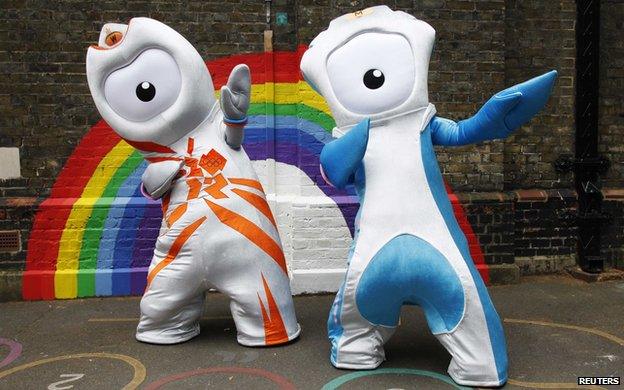Wenlock and Mandeville strike a pose
