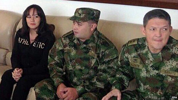 Gen Alzate, Cpl Jorge Rodriguez and lawyer Gloria Urrego at military base near Medellin