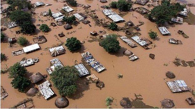 Mozambique floods aftermath in 2000