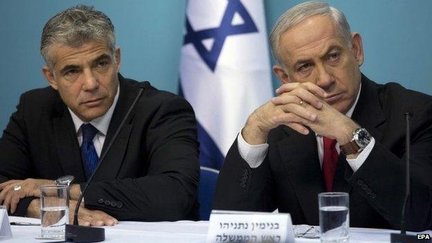 Yair Lapid (left) and Benjamin Netanyahu (right) at a news conference in Jerusalem (3 July 2013)