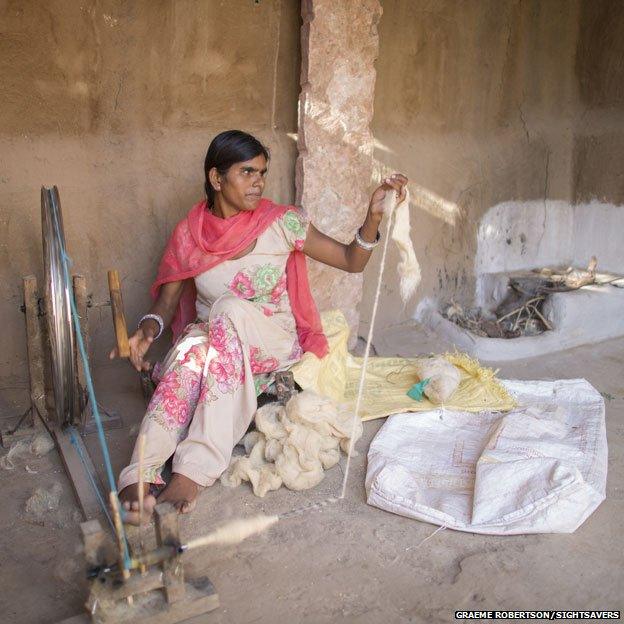 Bhanvari Devi weaving