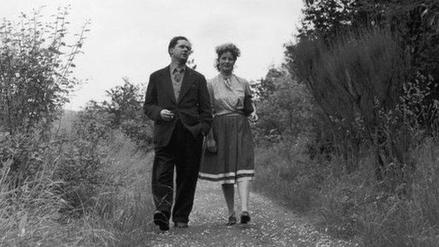 Dylan Marlais Thomas (1914 - 1953), Welsh poet, short-story writer and playwright, walking with his wife Caitlin, 10th August 1946.