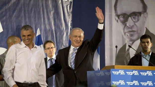 Moshe Kahlon introduced to Likud party convention by Mr Netanyahu - October 2012