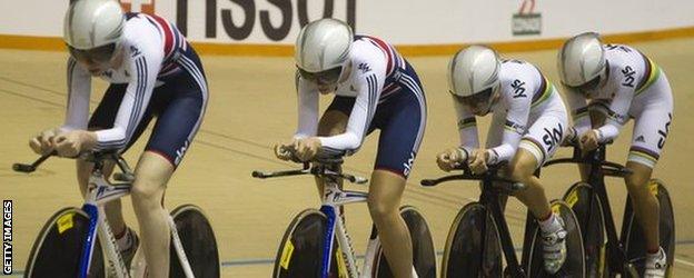 Women's pursuit team