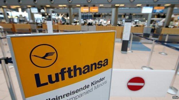 Empty Lufthansa check-in desks on 2 December 2014