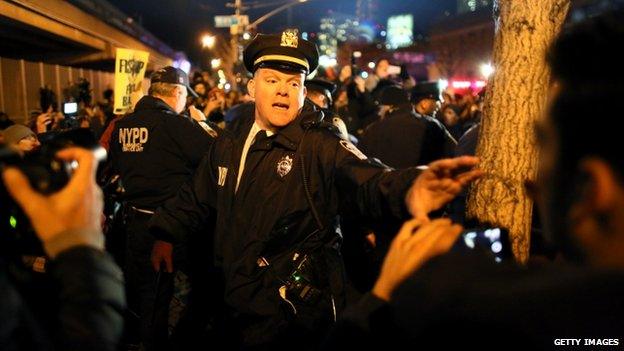 Police clash with protesters in New York on 3 December 2014