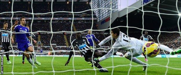 Papiss Cisse scores for Newcastle against Chelsea