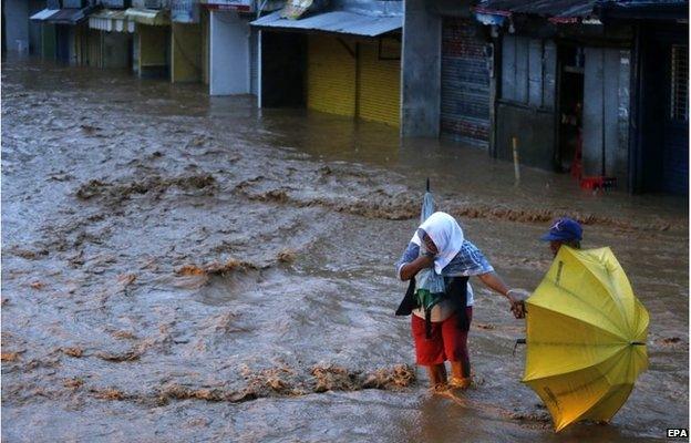 Floodwater in Borongan City, Philippines (7 Dec 2014)