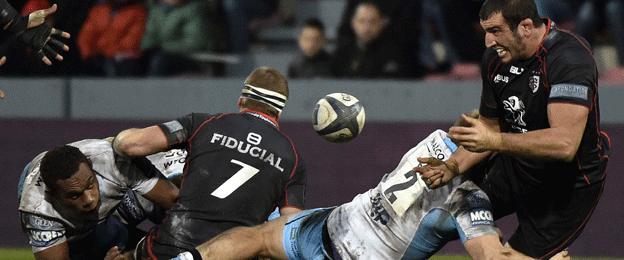 Toulouse's Yoann Maestri (right) is tackled by Glasgow Warriors hooker Pat MacArthur