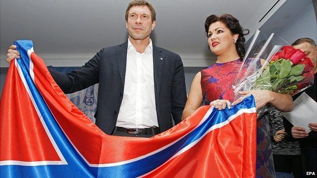 Anna Netrebko with rebel leader Oleg Tsarev and flag