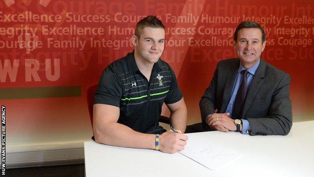 Dan Lydiate and WRU chief executive Roger Lewis