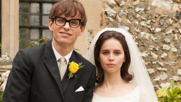 Eddie Redmayne (Stephen Hawking) and Felicity Jones (Jane Wilde Hawking)