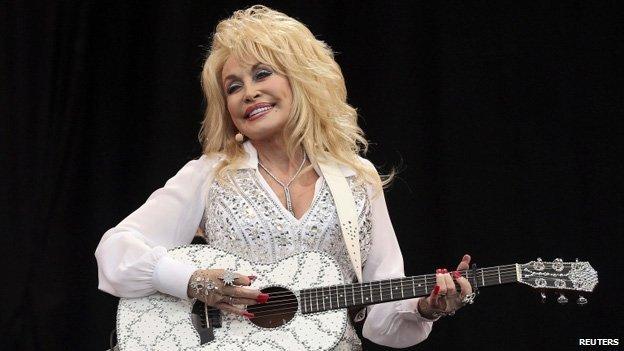 Dolly Parton singing on stage