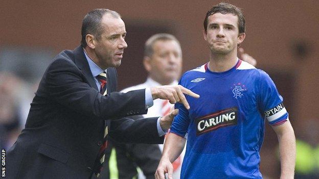 Barry Ferguson takes instructions from manager Paul Le Guen in 2006