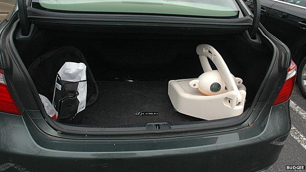 Budgee folds up so it can be stowed in a car boot