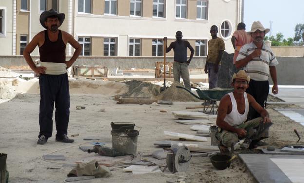 Turkish and Somali workmen in Mogadishu