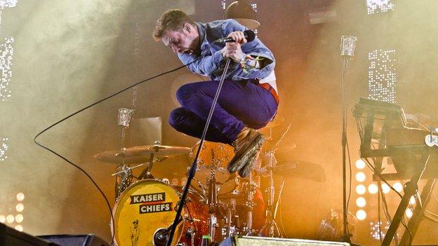 Ricky from the Kaiser Chiefs on stage