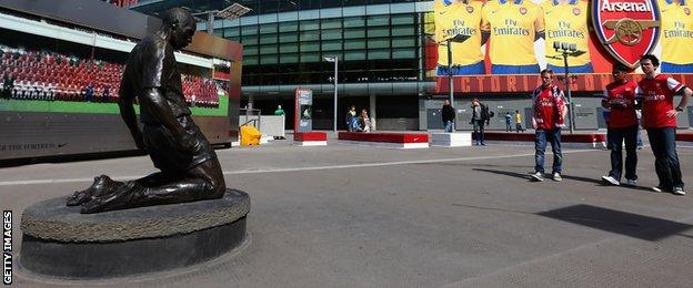 Thierry Henry statue