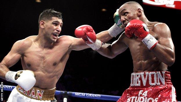 Amir Khan on the way to beating Devon Alexander