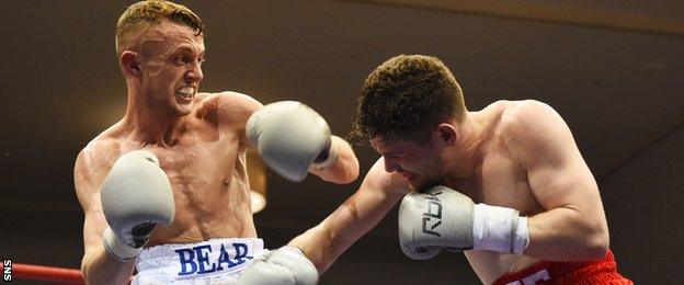 Ryan Smith bossed his fight against Lee Connelly