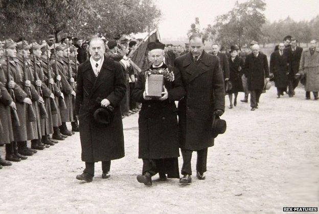 The return of Chopin's heart to Warsaw in 1945