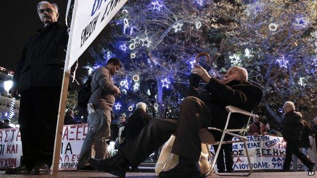 Pensioners protest outside Greece's finance ministry